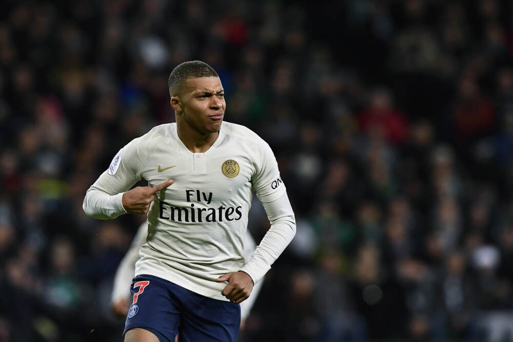 美国男子家中试枪 打死800米外“邻居”